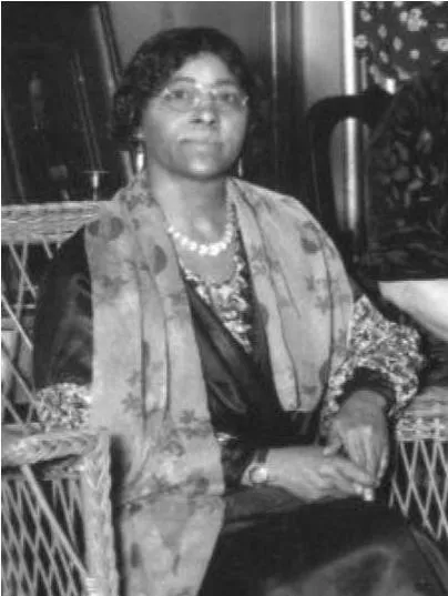 Sadie Oglesby at a meeting among Boston Baha'is in the 1920s